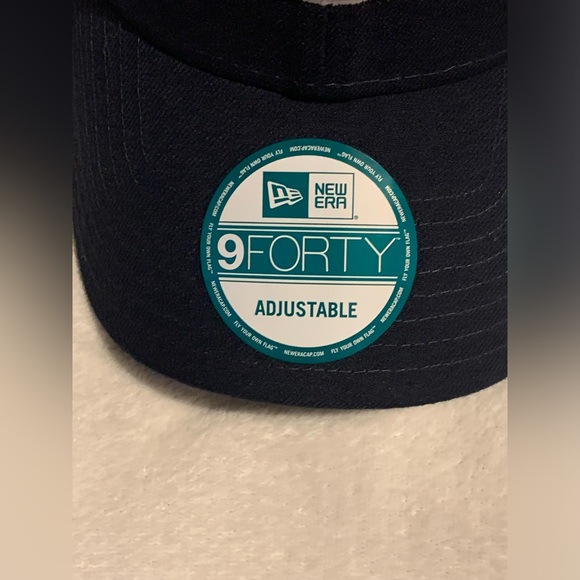 Chicago Bears hat with Sticker Tags - Picture 5 of 9